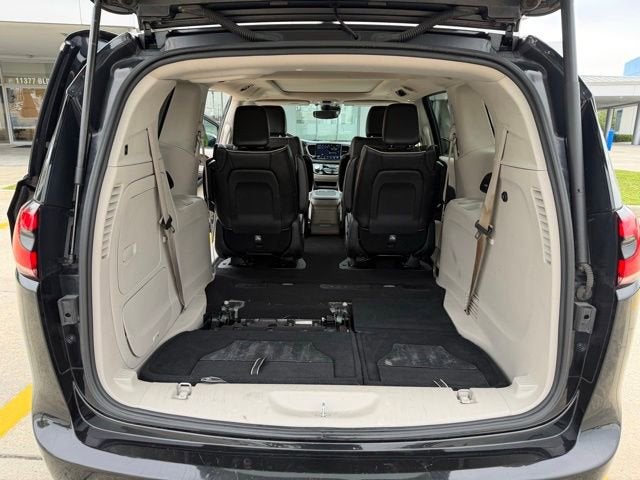 2023 Chrysler Pacifica Hybrid Limited