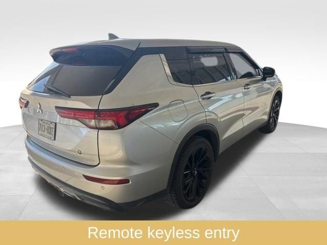 2022 Mitsubishi Outlander SE