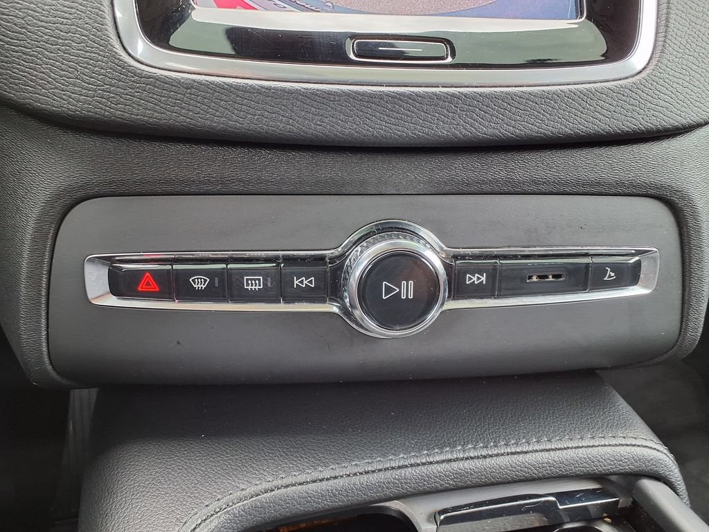 2023 Volvo XC90 Core
