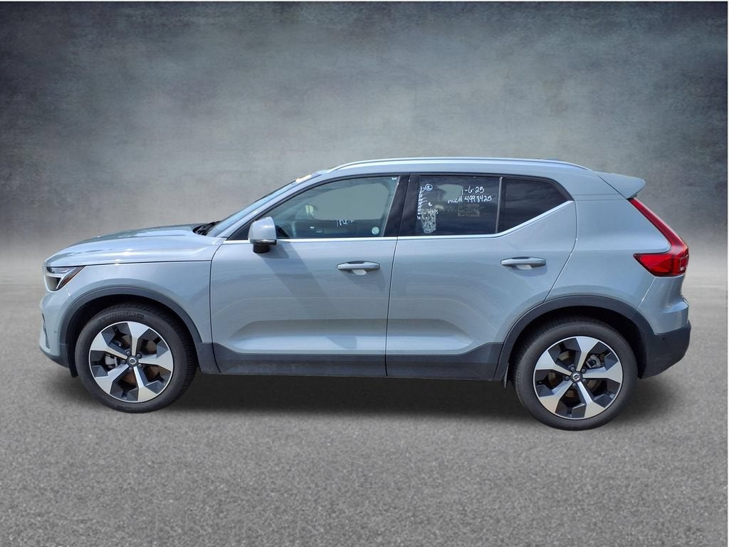 2025 Volvo XC40 Plus Bright Theme