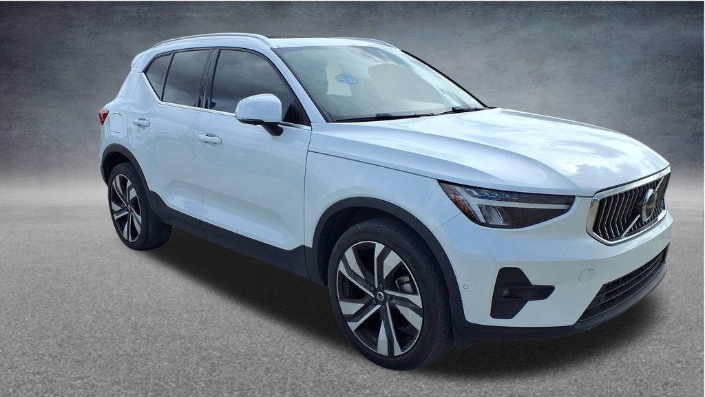 2023 Volvo XC40 Ultimate Bright Theme