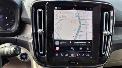 2023 Volvo XC40 Ultimate Bright Theme