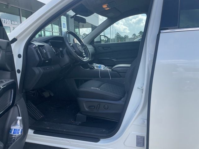 2023 Nissan Pathfinder SV