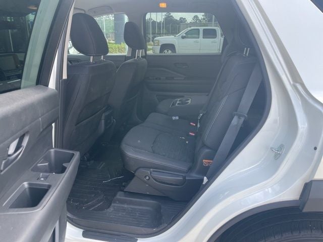 2023 Nissan Pathfinder SV