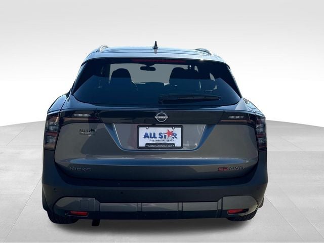 2025 Nissan Kicks SR