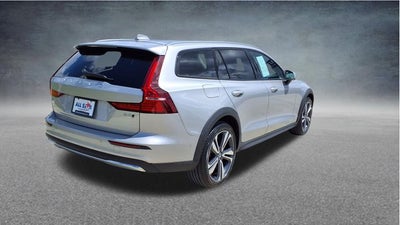 2025 Volvo V60 Cross Country B5 Plus