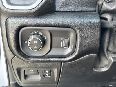 2020 RAM 1500 Big Horn Crew Cab 4x4 5'7' Box