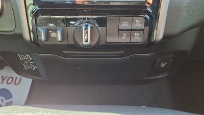 2023 RAM 1500 Laramie Crew Cab 4x4 5'7' Box