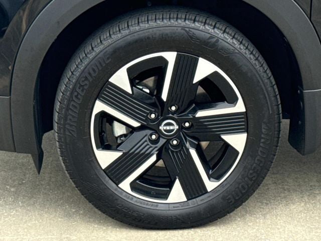 2025 Nissan Kicks SR FWD