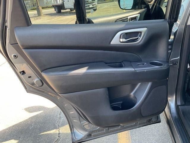 2020 Nissan Pathfinder SV