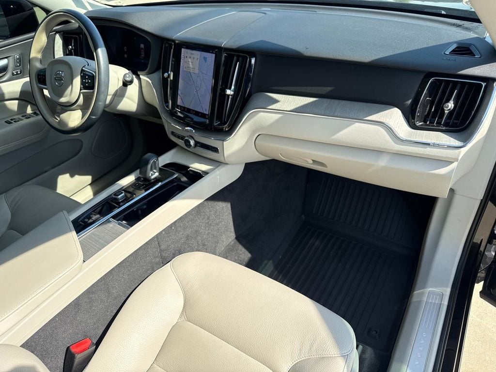 2023 Volvo XC60 B5 Plus Bright Theme