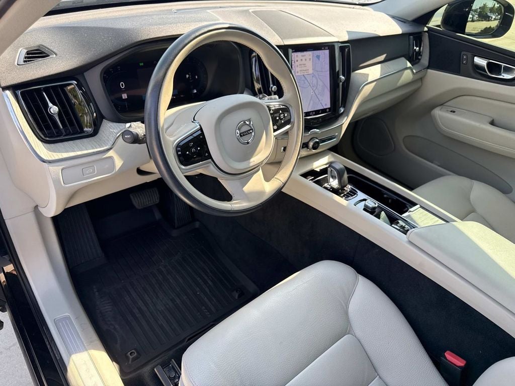 2023 Volvo XC60 B5 Plus Bright Theme