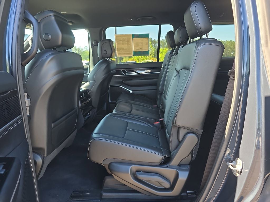 2024 Jeep Wagoneer Base