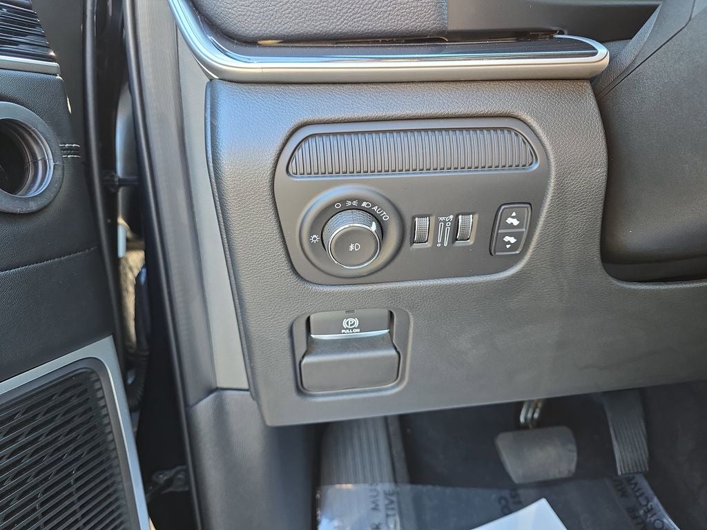 2024 Jeep Wagoneer Base