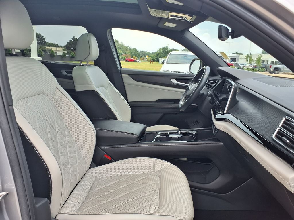 2024 Volkswagen Atlas Cross Sport 2.0T SEL Premium R-Line