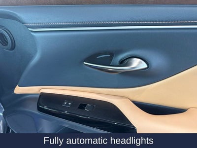 2025 Lexus ES 300h Luxury