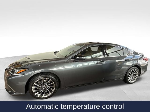 2025 Lexus ES 300h Luxury