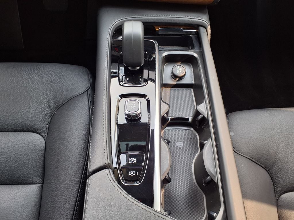 2024 Volvo XC90 B6 Plus Bright Theme