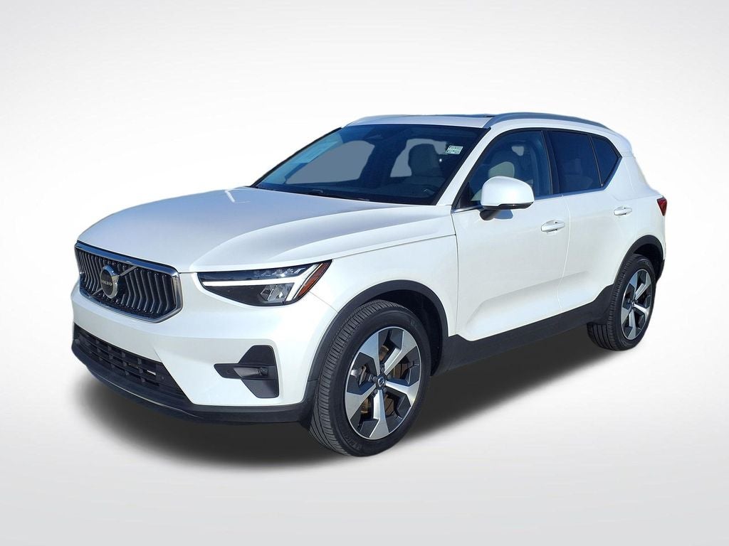 2023 Volvo XC40 B4 Plus Bright Theme