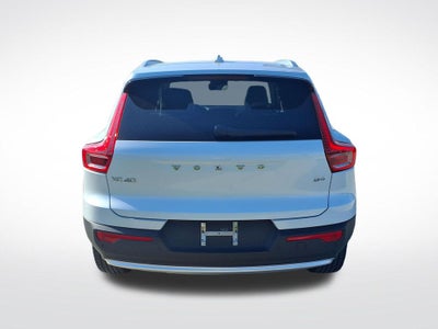 2023 Volvo XC40 B4 Plus Bright Theme