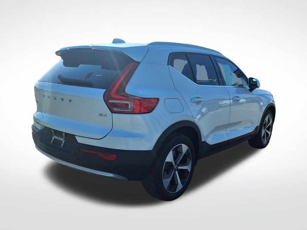 2023 Volvo XC40 B4 Plus Bright Theme