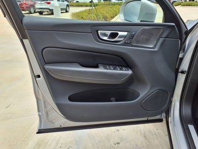 2023 Volvo XC60 B5 Ultimate Bright Theme