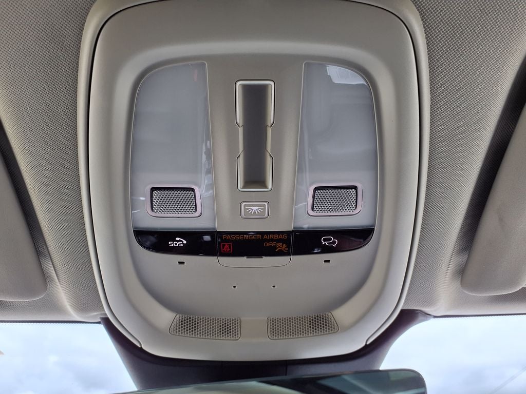 2023 Volvo XC60 B5 Ultimate Bright Theme