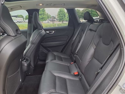 2023 Volvo XC60 B5 Ultimate Bright Theme