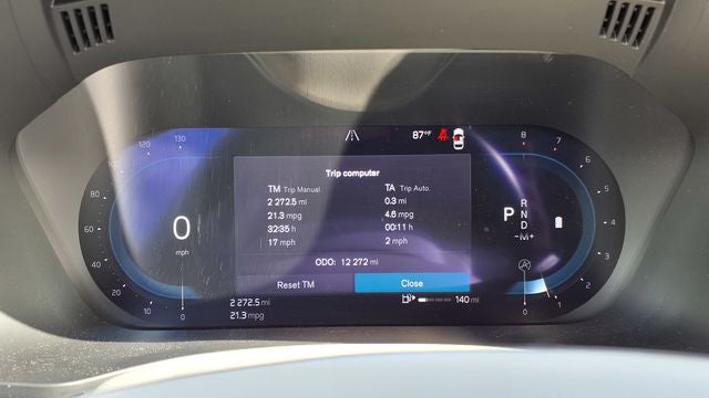 2023 Volvo XC60 B5 Plus Dark Theme