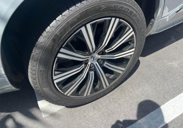 2024 Volvo XC90 B5 Core