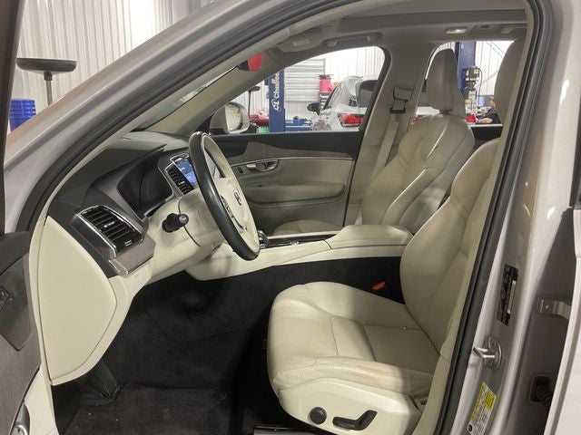 2023 Volvo XC90 B5 Plus