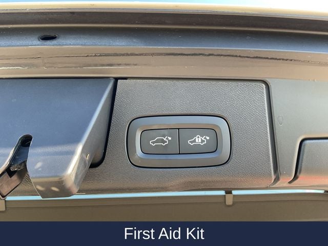 2023 Volvo XC60 B5 Ultimate Bright Theme