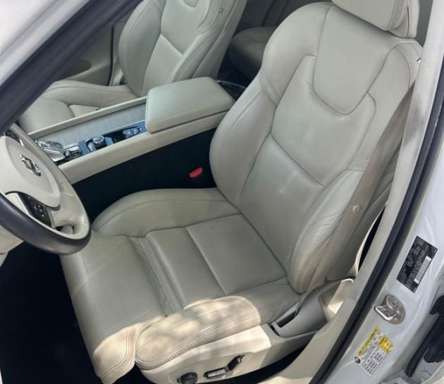 2023 Volvo XC60 B5 Ultimate Bright Theme