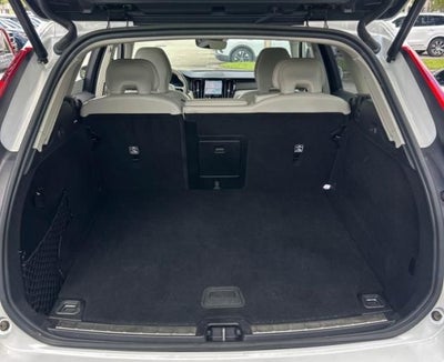 2023 Volvo XC60 B5 Ultimate Bright Theme
