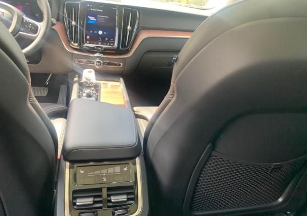 2024 Volvo XC60 B5 Ultimate Dark Theme