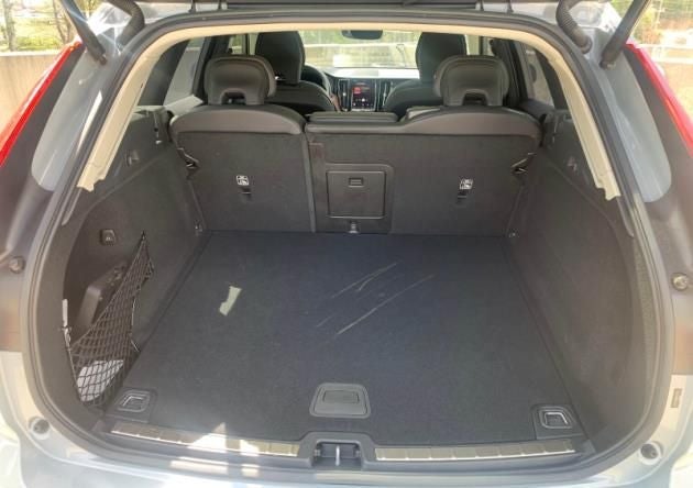 2024 Volvo XC60 B5 Ultimate Dark Theme