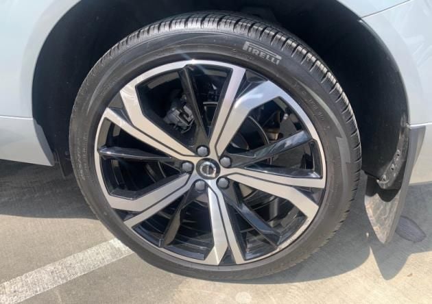 2024 Volvo XC60 B5 Ultimate Dark Theme