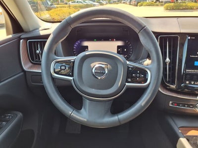 2023 Volvo XC60 B5 Plus Bright Theme
