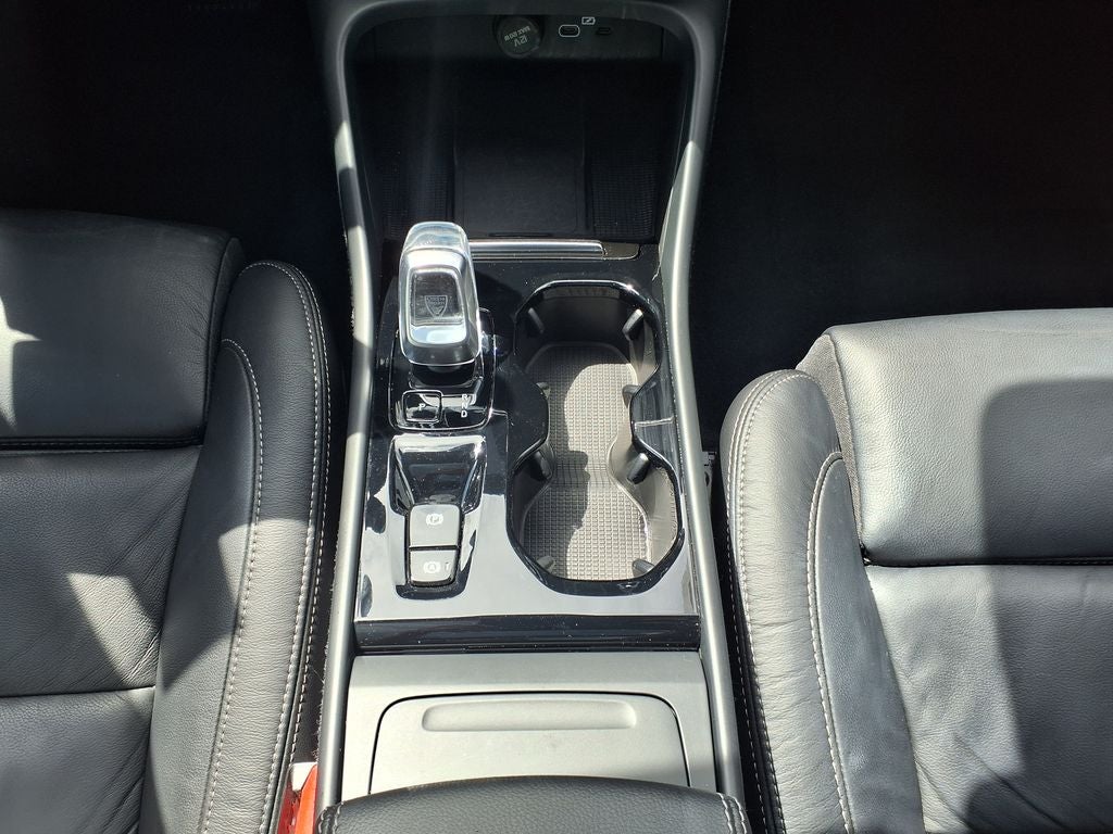 2023 Volvo XC40 Ultimate