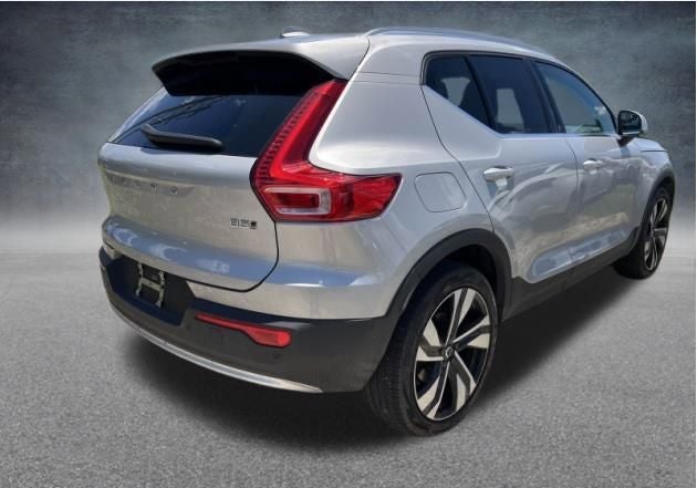 2023 Volvo XC40 B5 Plus Bright Theme