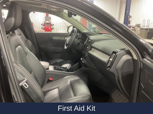 2024 Volvo XC40 B5 Plus Dark Theme