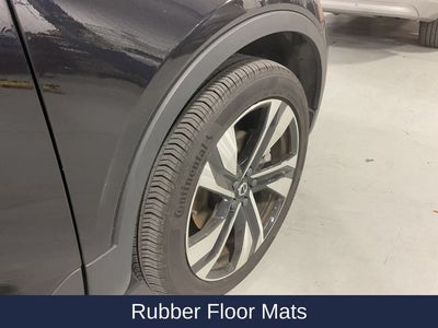 2024 Volvo XC40 B5 Plus Dark Theme