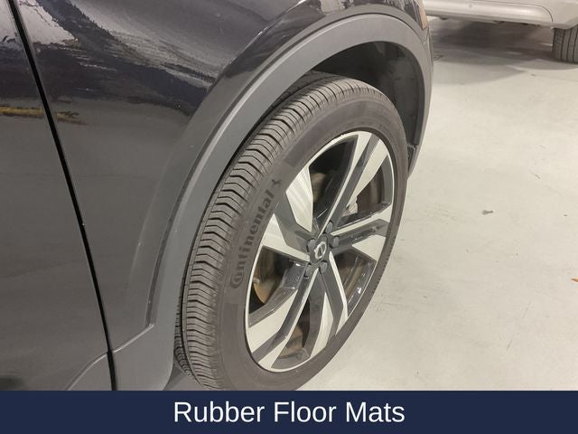 2024 Volvo XC40 B5 Plus Dark Theme