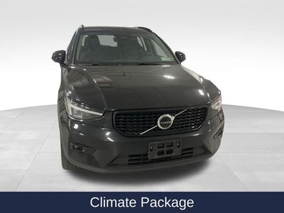 2024 Volvo XC40 B5 Plus Dark Theme