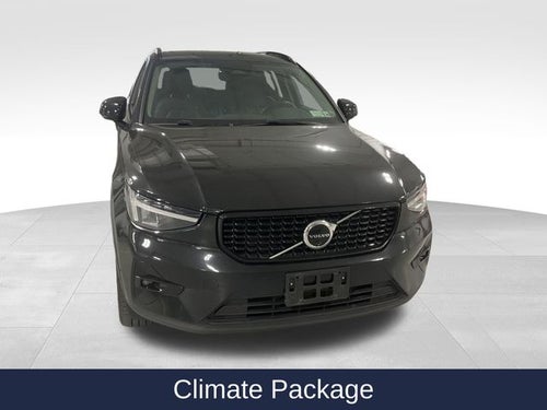 2024 Volvo XC40 B5 Plus Dark Theme