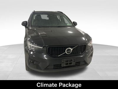 2024 Volvo XC40 B5 Plus Dark Theme