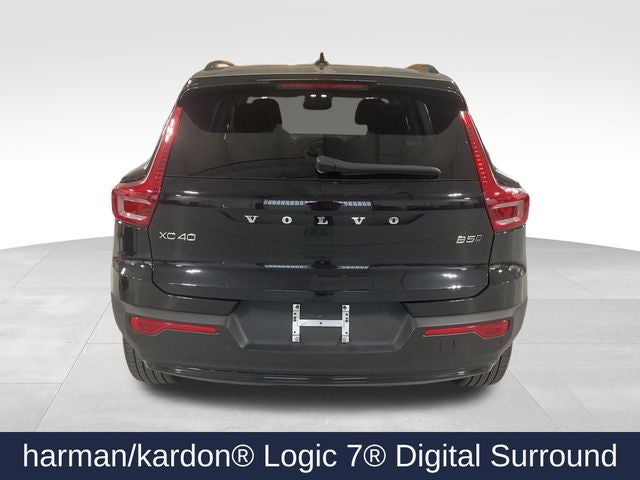2024 Volvo XC40 B5 Plus Dark Theme