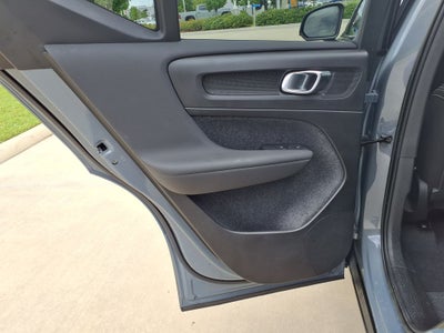 2023 Volvo XC40 B5 Plus Dark Theme
