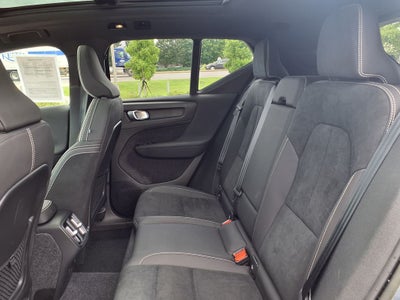 2023 Volvo XC40 B5 Plus Dark Theme
