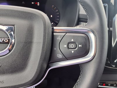 2023 Volvo XC40 B5 Plus Dark Theme